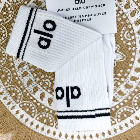 NWT ALO Yoga Athletic Half-Crew Sock Duo - Picture 3 of 13